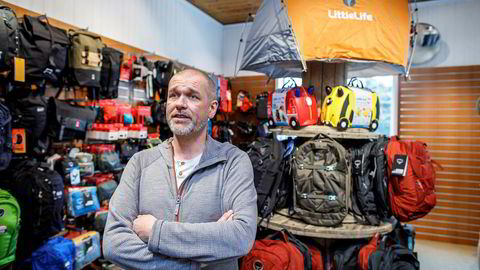 Raymond Haase er butikksjef på Nomaden i Oslo, og registrerer at camping og friluft for mange er en god erstatning for eksotiske reiser.