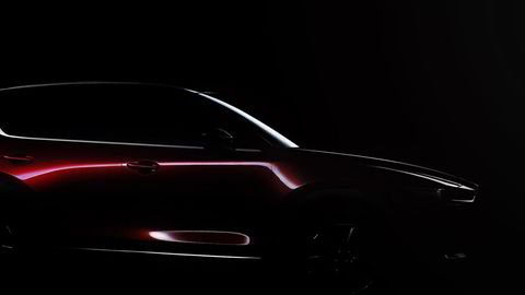 Et dunkelt bilde er første bevis på at Mazda kommer med en ny generasjon CX-5 om en knapp måneds tid. Foto: Mazda