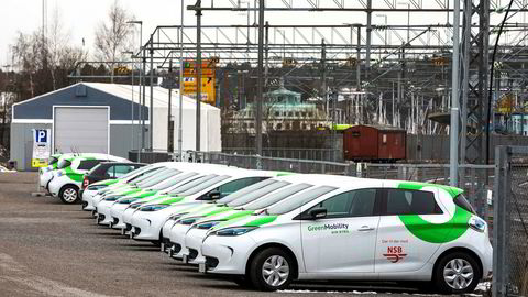 Vy lanserte i januar 250 elektriske bybiler i Oslo, som er på deling for alle som registrerer seg som brukere i appen Din Bybil, skriver artikkelforfatteren.