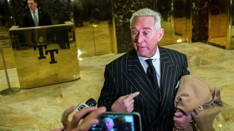 Roger Stone er arrestert. Her i lobbyen i Trump Tower i desember 2016, etter et møte med Donald Trump som da var påtroppende president.