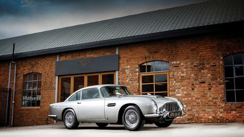 Denne Aston Martin DB5 ble torsdag solgt på auksjon for 6,385 millioner dollar.