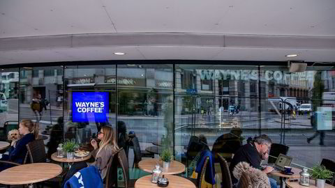 Selvaag-familien er den desidert største eieren bak selskapet som sitter med rettighetene til Wayne’s coffee i Norge. Her fra Wayne’s coffee i Grensen i Oslo, hvor kaffebarene ligger på rad og rekke. Foto: Fredrik Bjerknes