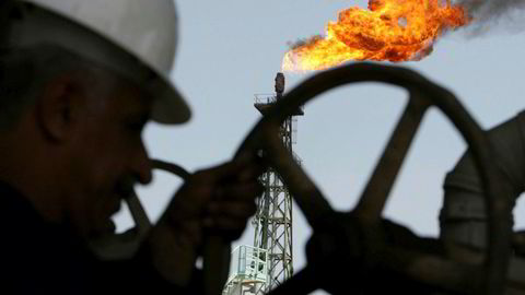 Oljeprisen faller 0,76 prosent onsdag og fortsetter dermed det kraftige fallet fra tirsdag. Her åpner en iransk arbeider en rørledning på Sheaiba-raffineriet i Basra, Irak.