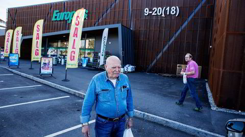 Per Westbø (81) synes «big box»-konseptet er ålreit, men at butikkene er ganske like.  Alle foto: Fredrik Bjerknes