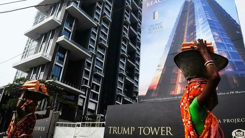 Donald Trump jr. er i India for å selge leiligheter i Trump Tower. Indiske kjøpere får møte presidentsønnen på middag hvis de betaler et innskudd på leilighet til 250.000 kroner. Trump Tower i Kolkata er fortsatt under bygging. Andre prosjekter ferdigstilles først i 2023.