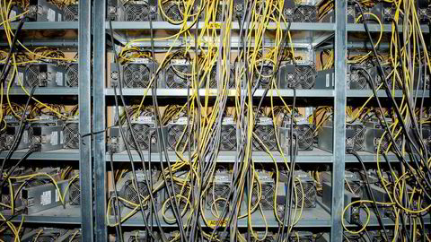 Kryptovault i Dale bruker like mye strøm som Mandal kommune på bitcoinproduksjon.