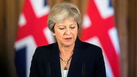 Statsminister Theresa May sier rettigheten for EU-borgere som bor og arbeider i Storbritannia i dag, skal beskyttes, men varsler ifølge anonyme kilder at EU-borgere som vil dra til landet for å arbeide etter brexit, stiller på lik linje med arbeidere fra andre land.