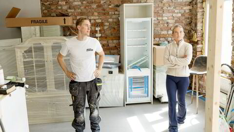 Jørgen Lervik og Ida Bolette Bergesen pusser opp for fullt om dagen, samtidig som de planlegger bryllup om noen uker. De synes det er hyggelig å renovere sammen, men har tydelige ansvarsfordelinger.