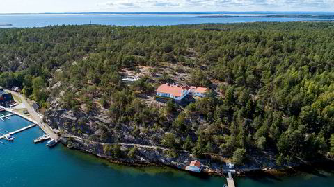 Prinsesse Märtha Louises feriested Bloksberg på Hankø i Østfold ble først lagt ut med en prisantydning på 35 millioner kroner før prisen ble satt ned med ti millioner.