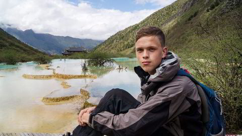 STUDERER MANDARIN. Michael Larsen synes sommerferien egentlig var altfor lang. Denne uken kom han endelig til Kina. Her er han på tur i Huanglong. Foto: