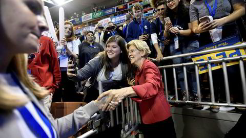 Democratic 2020 U.S. presidential candidate and U.S. Senator Elizabeth Warren (D-MA) greets supporters at the New Hampshire Democratic Party state convention in Manchester, New Hampshire, U.S. September 7, 2019. REUTERS/Gretchen Ertl ---