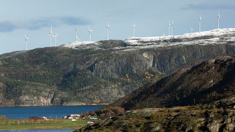 Bessakerfjellet vindmøllepark i Roan i Trøndelag får mye mindre tilskudd fra forbrukerne enn beregnet. Samtidig ble utbyggingen billigere.