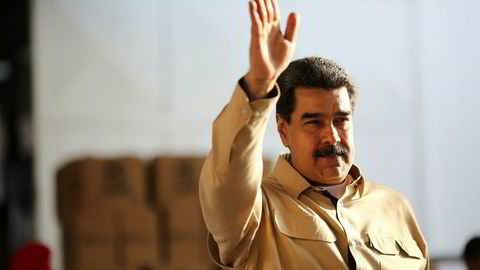 Venezuelas president Nicolás Maduro sparker elektrisitetsministeren.