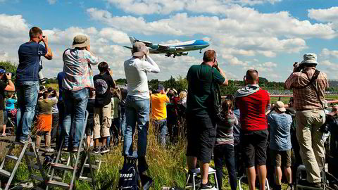 USAs president Donald Trump fikk en stormfull mottagelse da han ankom G20 møtet i Tyskland. Men tyske flyentusiaster eller «plane spotters» som de også kalles, møtte entusiastisk opp for å få et bilde av Air Force One på vei inn for landing på flyplassen i Hamburg.