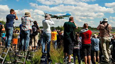 USAs president Donald Trump fikk en stormfull mottagelse da han ankom G20 møtet i Tyskland. Men tyske flyentusiaster eller «plane spotters» som de også kalles, møtte entusiastisk opp for å få et bilde av Air Force One på vei inn for landing på flyplassen i Hamburg.