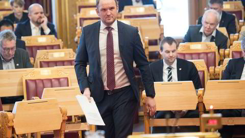 Samferdselsminister Jon Georg Dale (Frp) tar midlertidig over for Tor Mikkel Wara som justisminister.