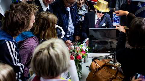 Kunstneren Hariton Pushwagner (75) åpnet i september en jubileumsutstilling hos galleri Finart på Tjuvholmen og solgte kunst for nær 13 millioner kroner. Foto: Adrian Nielsen