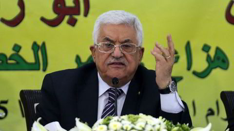 TREKKER SEG. Mahmud Abbas, president for selvstyreområdene sier regjeringen vil gå av i løpet av 24 timer. Foto: AFP/Abbas Momani/NTB Scanpix.