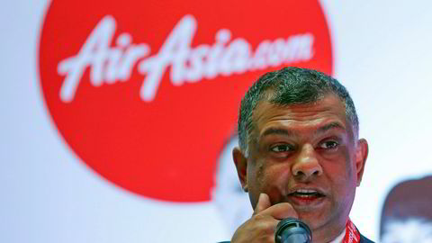 Konsernsjef Tony Fernandes hos Asias største lavprisselskap har vært svært aktiv på sosiale medier for å kommunisere direkte med millioner av følgere. Nå har AirAsia-grunnleggeren fått nok etter at masseskytingen på New Zealand ble strømmet direkte på Facebook. «Stengte Facebook-kontoen med 670.000 følgere. Tenker på Twitter nå og om jeg skal stenge eller ikke».