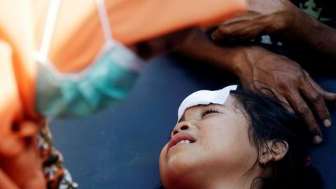 En jente behandles for skader fra jordskjelvet i Indonesia. Øya Lombok ble torsdag rammet av et tredje kraftig jordskjelv på en drøy uke.