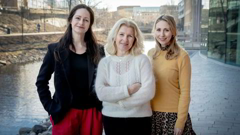 Innholdssjef Janne Johannessen (fra venstre), kommentator Anita Hoemsnes og journalist Jorun Sofie F. Aartun i Dagens Næringsliv styrer Facebook-gruppen DN Kvinner.