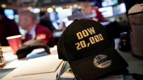 Dow Jones må slite for å holde unna 20.000-grensen. Mandag faller indeksen.