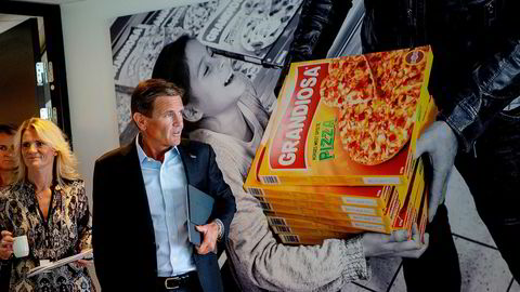 Aksjemarkedet reagerte knallhardt på skuffende resultater fra Orklas konsernsjef Peter A Ruzicka og Ann-Beth Freuchen som blir ny sjef i Orkla Foods, og sendte aksjen ned en av sine største nedturer på 25 år.
