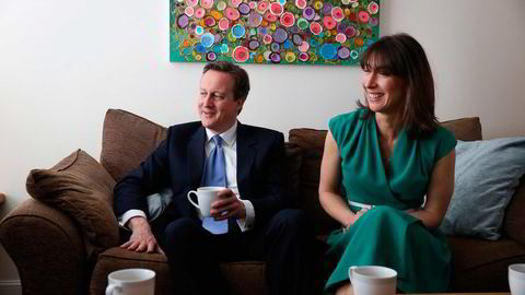 Samantha Cameron, gift med statsminister David Cameron, trer frem i rampelyset. Målet er å sikre ektemannen valgseier.  Foto: Peter Macdiarmid