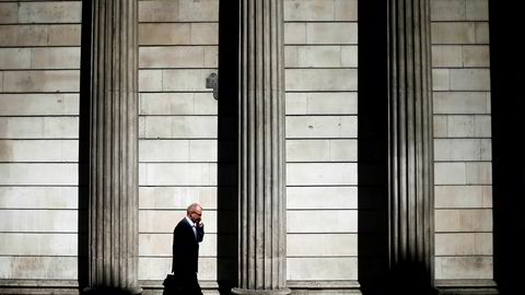 Barclays venter at Bank of England vil nedjustere sentralbankens økonomiske prognoser neste uke i forbindelse med fremleggelsen av bankens inflasjonsrapport.