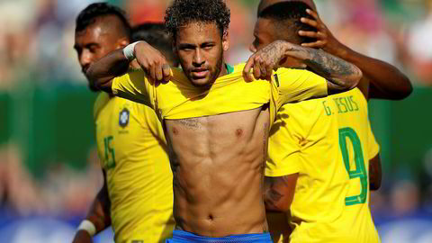 Brasils stjernespiss Neymar feirer Brasils andre mål i en vennskapskamp mot Østerrike i Wien 10. juni i år.