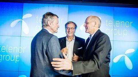 Avtroppende Telenor-sjef Jon Fredrik Baksaas (venstre) med Svein Aaser og Sigve Brekke (til høyre). Foto: Gunnar Blöndal