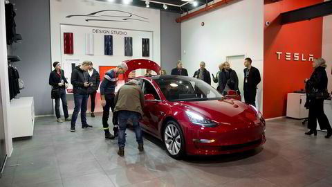 Tesla Model 3 på visning hos Tesla på Skøyen i Oslo. I februar starter leveringene.