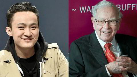 Kryptovalutainvestor Justin Sun (til venstre) betaler 40 millioner kroner for lunsj med Warren Buffett. – Det er vanlig i investeringsmiljøer at folk endrer mening, sier Sun, som står bak en av de største kryptovalutaene.