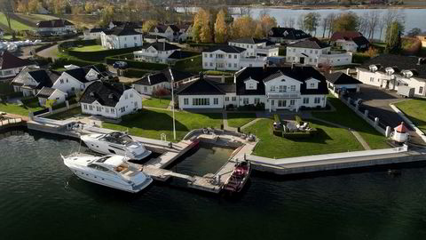Etter et halvt år er eiendommen til 75 millioner kroner på Kalvetangen på Nøtterøy ennå ikke lagt ut for salg. Ekteparet Sundal venter på det rette budet.
