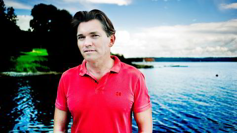 Investor Arne Fredly solgte aksjer "vel vitende om at selskapet ikke ville være istand til å levere aksjene rettidig til kjøper”, ifølge dommeren. Fredly påpeker at dette ikke var ulovlig da handelen ble gjort. Foto: Luca Kleve-Ruud