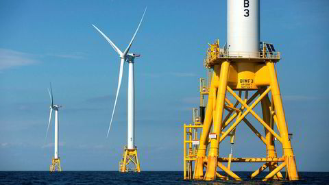 Her ses tre vindturbiner fra Deepwater Wind-prosjektet til Ørsted. Den danske vindprodusenten vil nå inngå partnerskap med britiske BP om hydrogen.