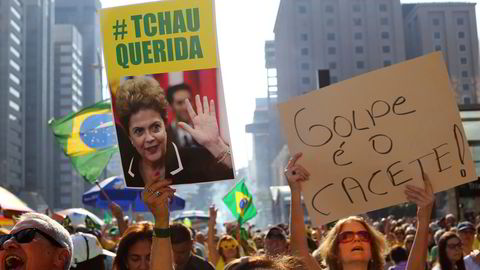 Det har vært store protester i Brasil i natt norsk tid mot president Dilma Rousseff. Fredag åpner OL i Rio. Foto: Rodrigo Paiva/Reuters/NTB scanpix