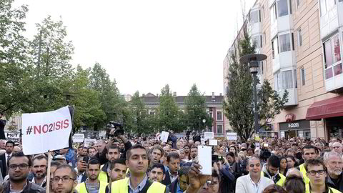 Demonstrasjon mot de ekstreme gruppene IS (Den islamske stat) og Profetens Ummah mandag ettermiddag samlet store folkemengder, både muslimer og andre nordmenn, partiledere og religiøse ledere. Foto: Torstein Bøe / NTB scanpix