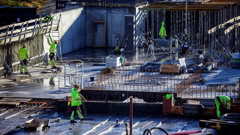 I dagens omskiftelige næringsliv med lag på lag med underleverandører som ofte har utenlandske eiere, driver sosial dumping eller har kort levetid, virker denne mekanismen dårlig, skriver artikkelforfatteren.