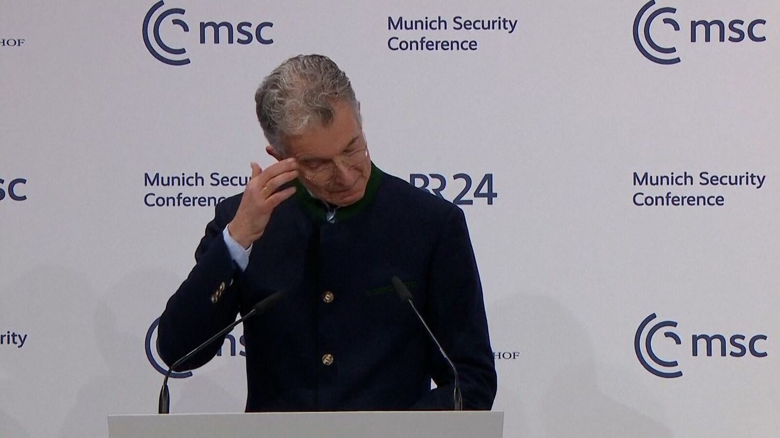 Lederen for sikkerhetskonferansen i München gråt på scenen siste dag