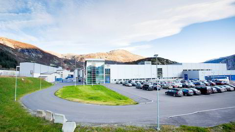 Norwegian Crystals produserer industriproduktene sine i de tidligere lokalene til Rec Wafer Multi i Glomfjord.