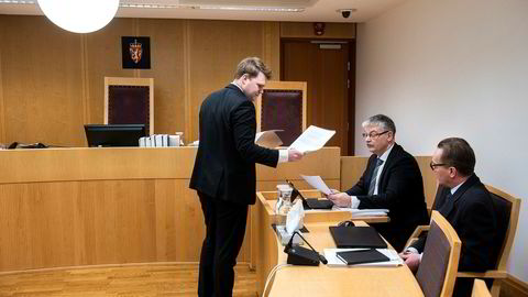 Fra venstre er ABOs advokat Fredrik Verling som formelt representerer European High Growth Opportunities Securization Fund, advokat Hugo Pedersen Matre som representerer Lavo.tv og finansdirektør i Lavo, Jens Christian Kuhnle (til høyre).