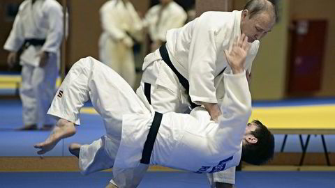 Vladimir Putins Russland vil gjerne være stormakt og en global spiller, men har begrensede økonomiske og militære ressurser. Her trener han judo i Sotsji. Foto: Alexey Nikolsky, Reuters/NTB Scanpix