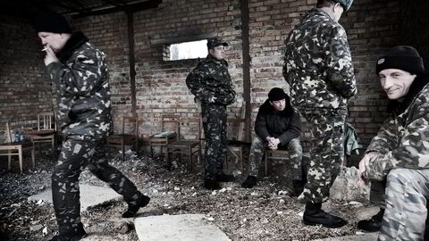 Ukrainske soldater ved militærbasen i Belbek ved Sevastopol på Krim i mars 2014. Foto: Linda Næsfeldt