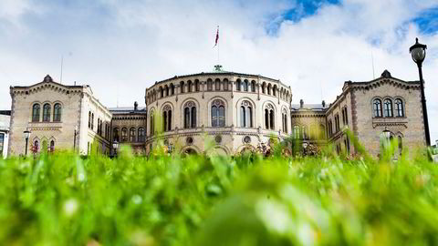 Å rettsliggjøre samfunnsspørsmål er å bygge mur mot politiske prosesser, skriver kronikkforfatteren.