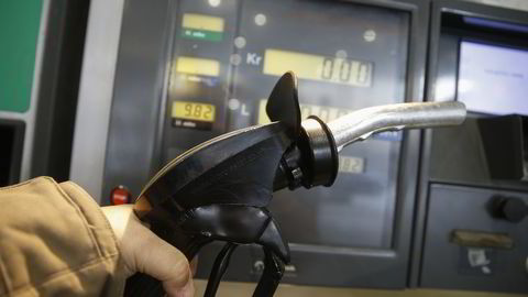 Frp er villige til å øke drivstoffavgiften per liten med 35 øre for diesel og 15 øre for bensin for å bidra til regjeringens mål om et grønt skifte. Illustrasjonsfoto: Terje Pedersen /