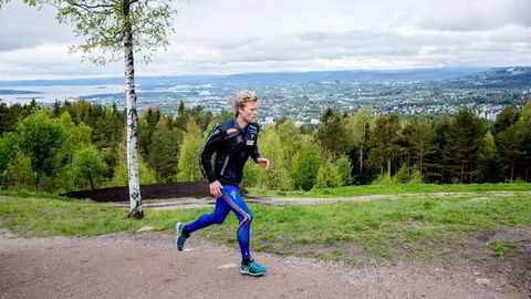 Langrennsløper Eirik Brandsdal forbereder seg til motbakke­løpet Grefsenkollen opp i Oslo til helgen. Foto: Fredrik Bjerknes