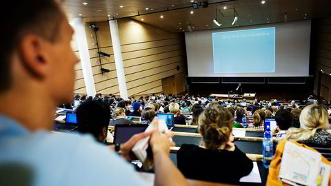 Studenter lengter etter bedre fagmiljø og mer kontakt med forelesere og professorer
