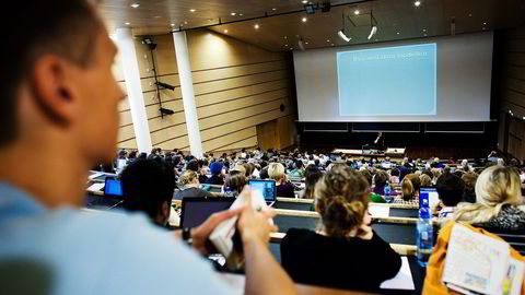 Studenter lengter etter bedre fagmiljø og mer kontakt med forelesere og professorer