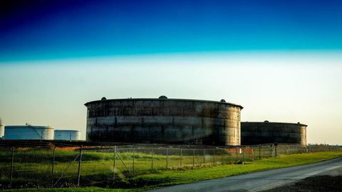 Et av de amerikanske oljelagrene i byen Cushing i Oklahoma. De amerikanske råoljelagrene økte mer enn ventet i forrige uke. Foto: Ørjan F. Ellingvåg.